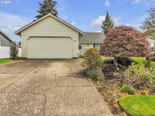1110 Sw FLEISHAUER Ln, Mc Minnville, OR 97128