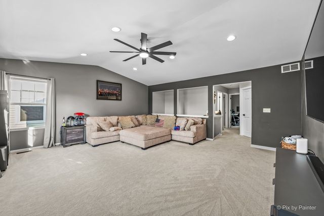 6780 Slate Drive, Carpentersville, IL 60110