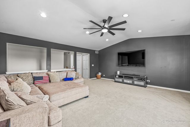 6780 Slate Drive, Carpentersville, IL 60110