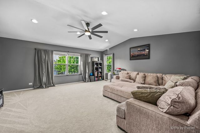 6780 Slate Drive, Carpentersville, IL 60110