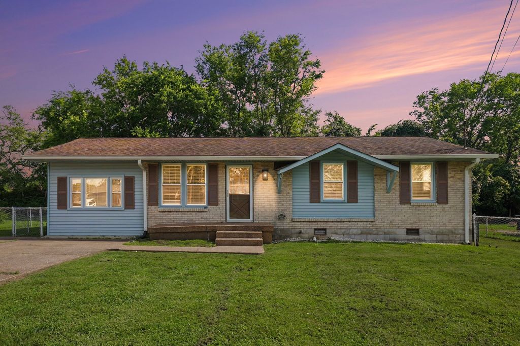 416 Lealand Ln, Lebanon, TN 37087