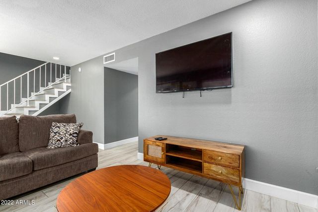 1502 E Topeka Drive, Phoenix, AZ 85024