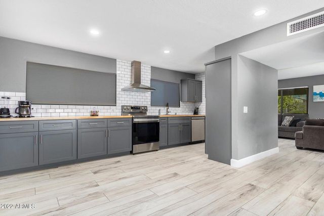 1502 E Topeka Drive, Phoenix, AZ 85024