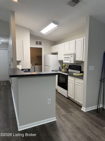 1202 Pickings Pl 202, Louisville, KY 40243