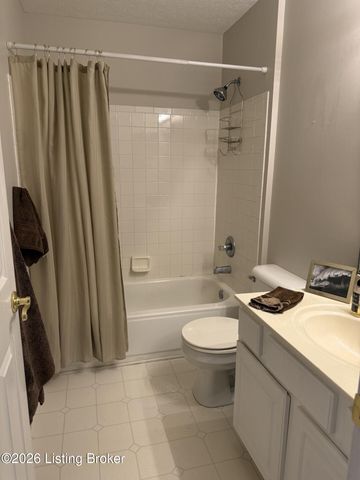 1202 Pickings Pl 202, Louisville, KY 40243