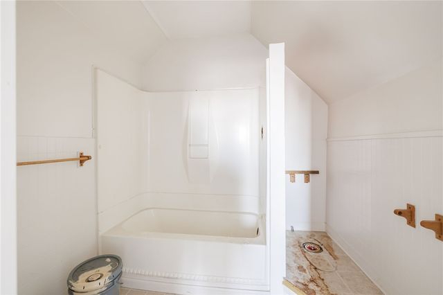 4725 Lake Ave, Rochester, NY 14612