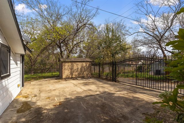 2854 Catherine Street, Dallas, TX 75211