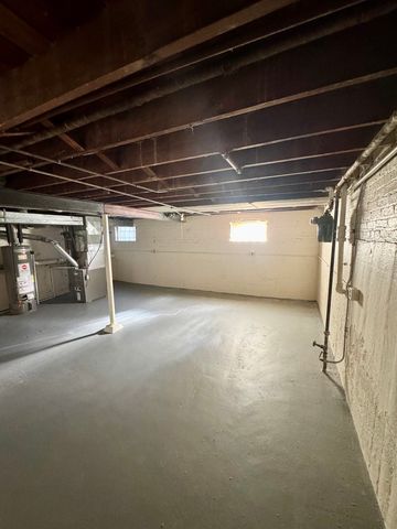 3338 W 83RD Place, Chicago, IL 60652