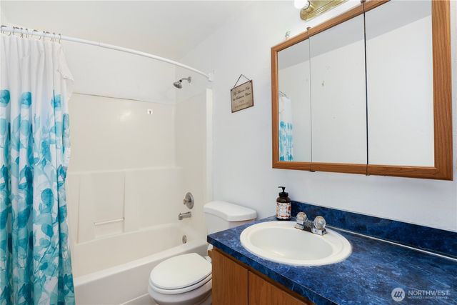 17937 Iris Place SW, Rochester, WA 98579