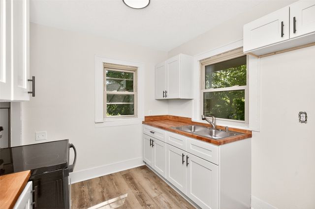3301 Columbia Street, Des Moines, IA 50313