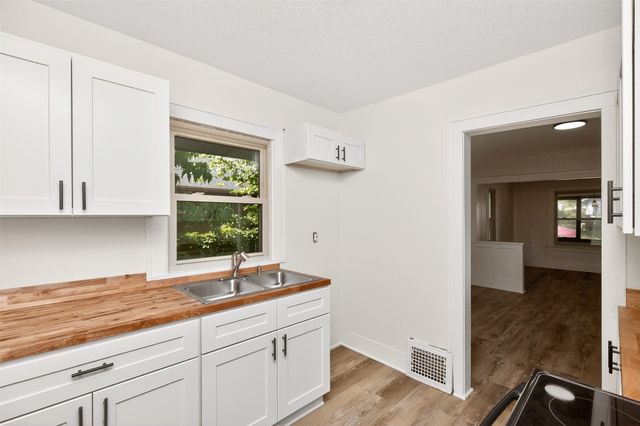 3301 Columbia Street, Des Moines, IA 50313