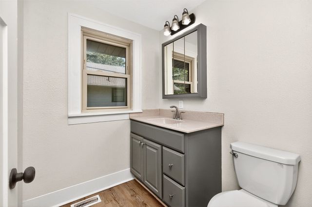 3301 Columbia Street, Des Moines, IA 50313
