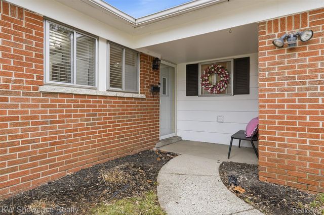 22943 Glenmoor Hts, Farmington Hills, MI 48336