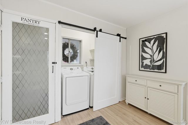 22943 Glenmoor Hts, Farmington Hills, MI 48336