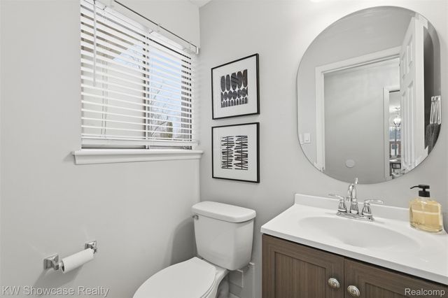 22943 Glenmoor Hts, Farmington Hills, MI 48336