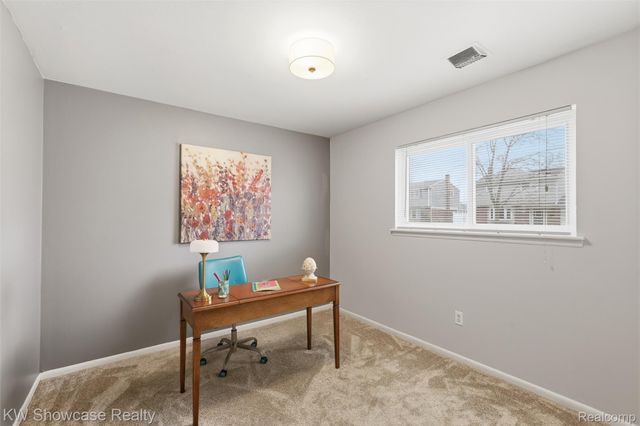 22943 Glenmoor Hts, Farmington Hills, MI 48336