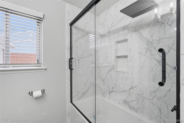 22943 Glenmoor Hts, Farmington Hills, MI 48336