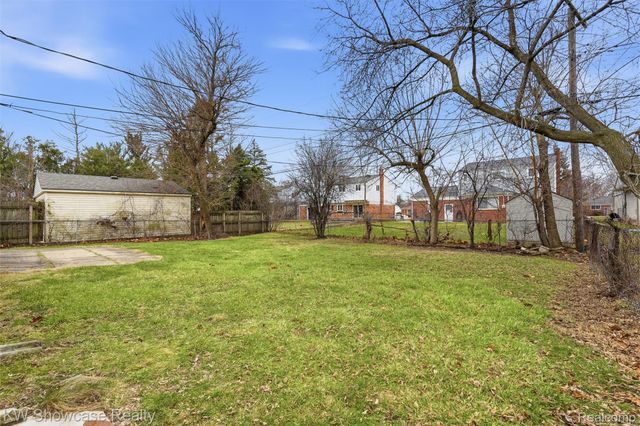 22943 Glenmoor Hts, Farmington Hills, MI 48336