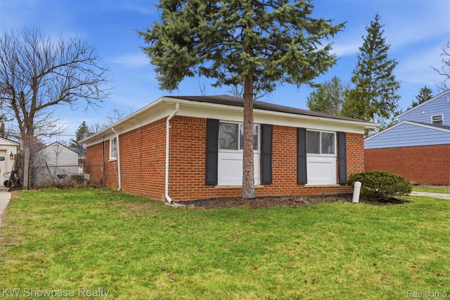 22943 Glenmoor Hts, Farmington Hills, MI 48336