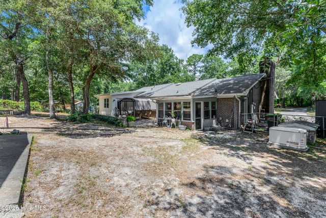 307 Yaupon Drive, Southport, NC 28461
