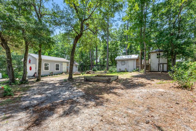 307 Yaupon Drive, Southport, NC 28461