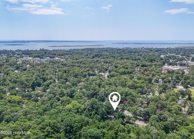 307 Yaupon Drive, Southport, NC 28461