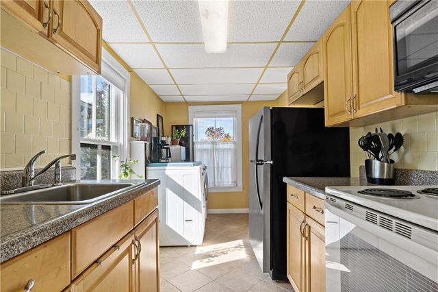 32 School Street 4, Newport, RI 02840