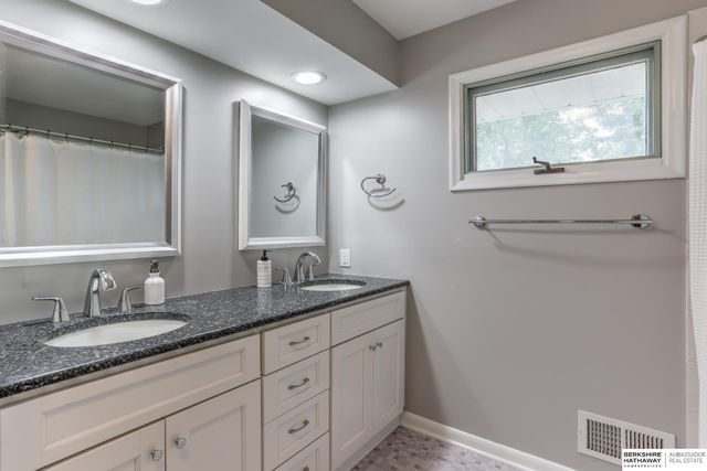 3606 S 51 Avenue, Omaha, NE 68106