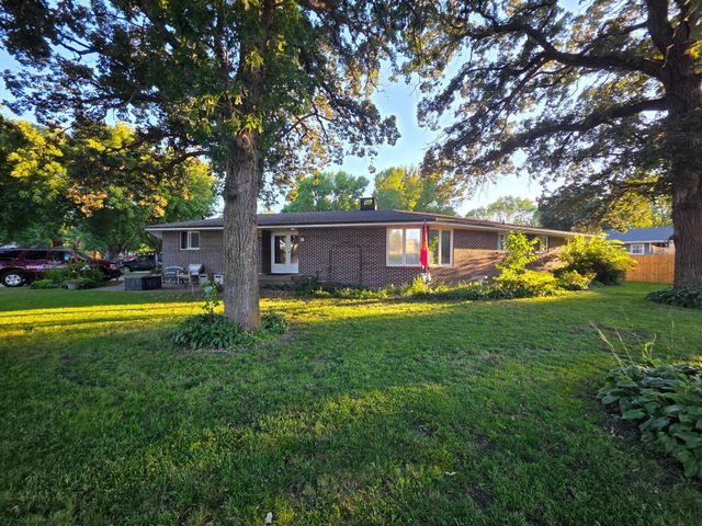 1020 Roberts Road SW, Hutchinson, MN 55350