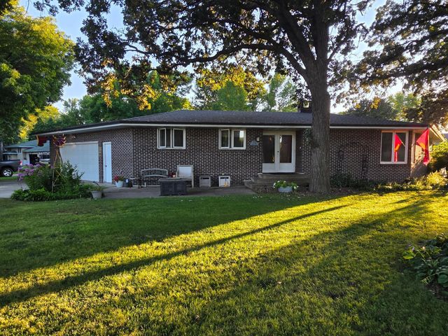 1020 Roberts Road SW, Hutchinson, MN 55350