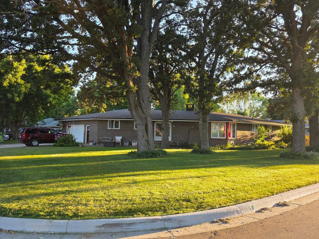 1020 Roberts Road SW, Hutchinson, MN 55350