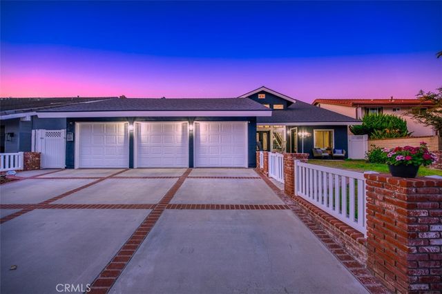 1828 Kinglet Court, Costa Mesa, CA 92626