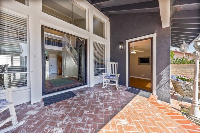 1828 Kinglet Court, Costa Mesa, CA 92626