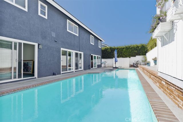 1828 Kinglet Court, Costa Mesa, CA 92626