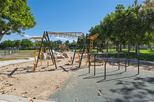 1828 Kinglet Court, Costa Mesa, CA 92626