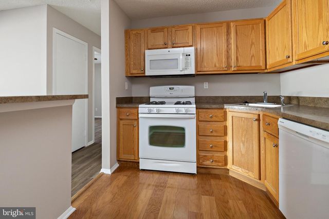 211 WOODHOLLOW DR, Marlton, NJ 08053