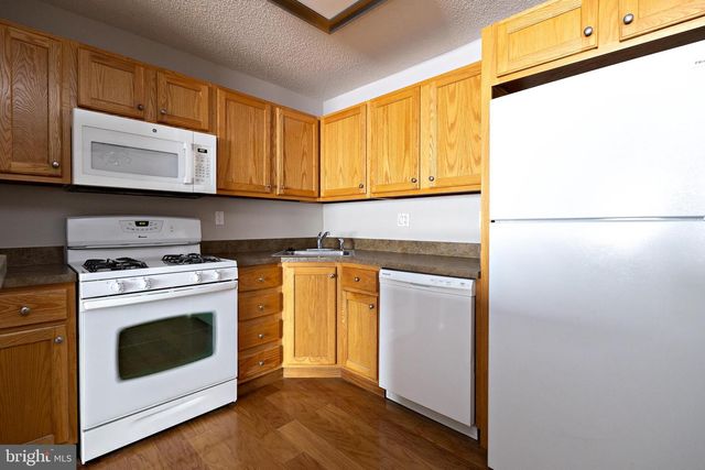 211 WOODHOLLOW DR, Marlton, NJ 08053