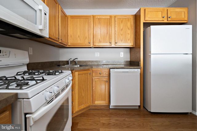 211 WOODHOLLOW DR, Marlton, NJ 08053