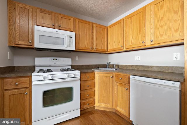 211 WOODHOLLOW DR, Marlton, NJ 08053