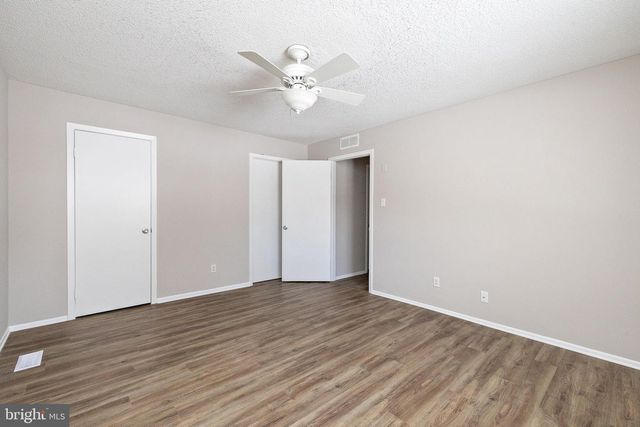 211 WOODHOLLOW DR, Marlton, NJ 08053