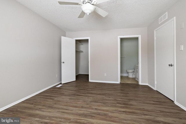 211 WOODHOLLOW DR, Marlton, NJ 08053