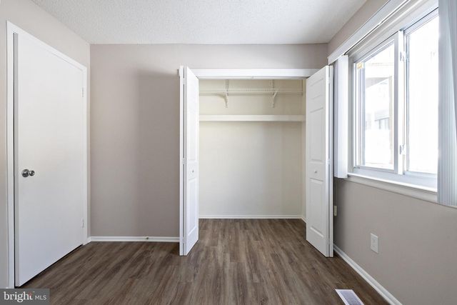 211 WOODHOLLOW DR, Marlton, NJ 08053