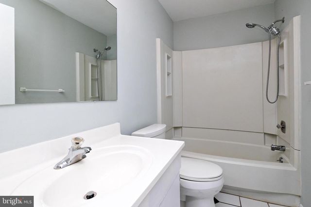 211 WOODHOLLOW DR, Marlton, NJ 08053