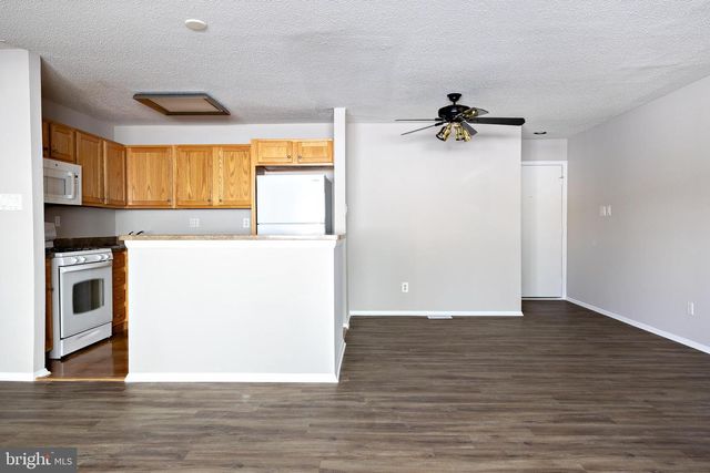 211 WOODHOLLOW DR, Marlton, NJ 08053