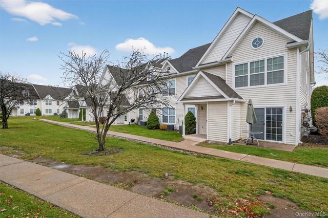 261 Ruth Court, Middletown, NY 10940