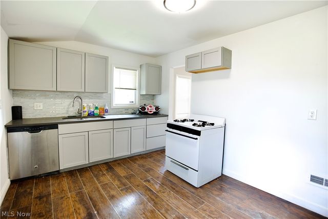 3097 W 106th Street, Cleveland, OH 44111