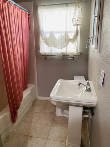 718 Crescent Street, Denton, TX 76201