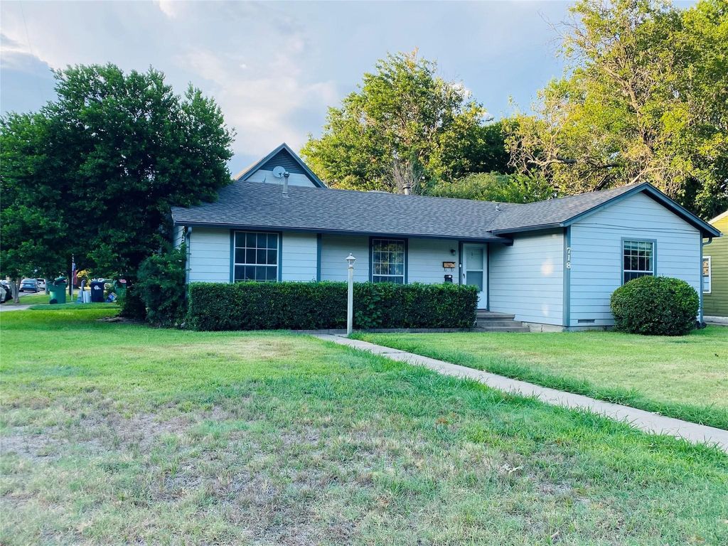 718 Crescent Street, Denton, TX 76201