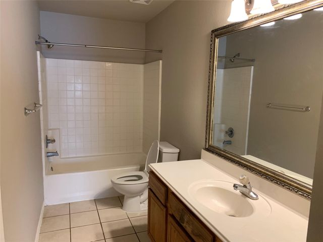 5739 Wandering Creek Drive, Richmond, TX 77469