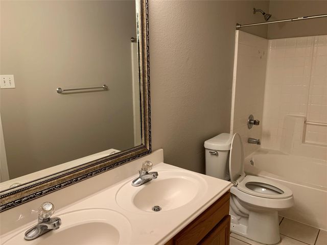 5739 Wandering Creek Drive, Richmond, TX 77469